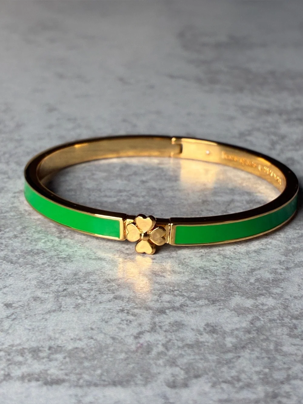 Kate Spade New York Green Enamel Clover Hinged Bangle Bracelet Gold Tone NWT